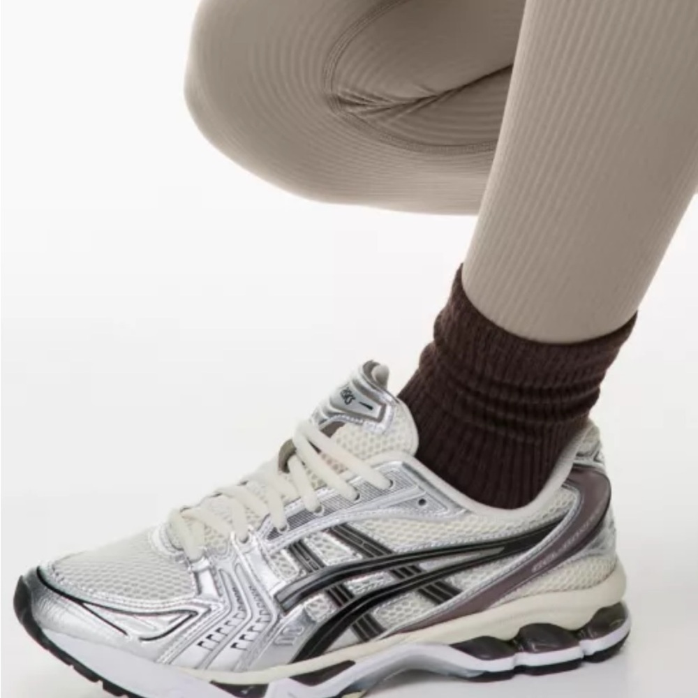 SOLD 🌻MERC ASICS GEL KAYANO 14 metallic plum